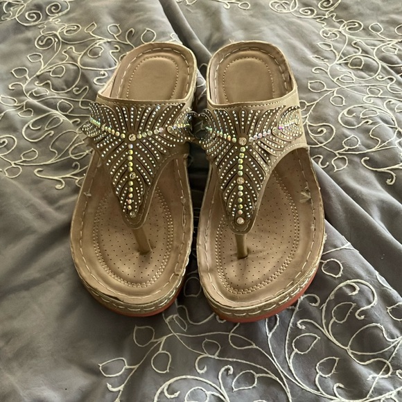 Shoes - Rhinestone Sandals Elevated Heel w/Arch Support Padded Inside Sole Size 7M